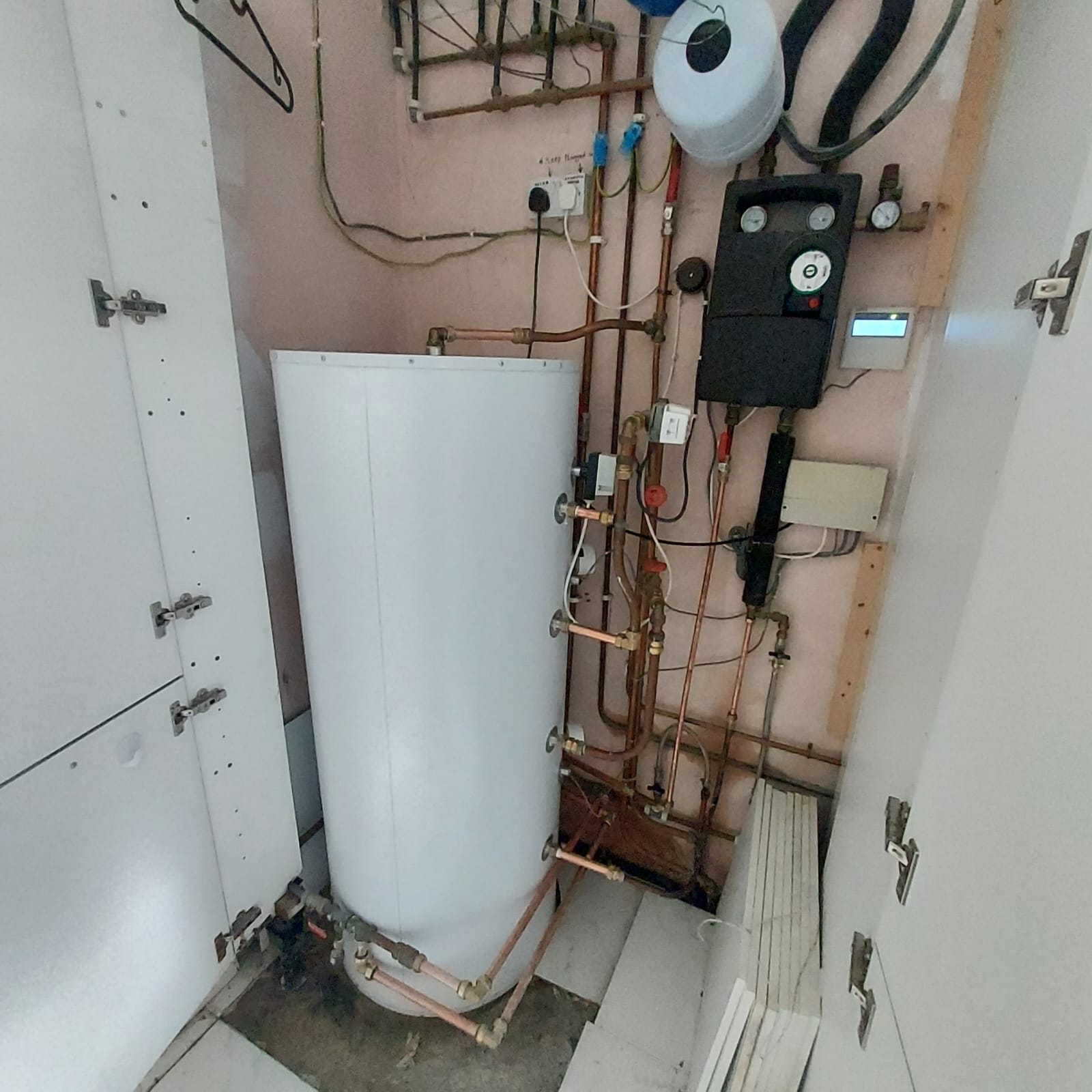 Professional Hot Water Cyclinder Replacement - New Heating System